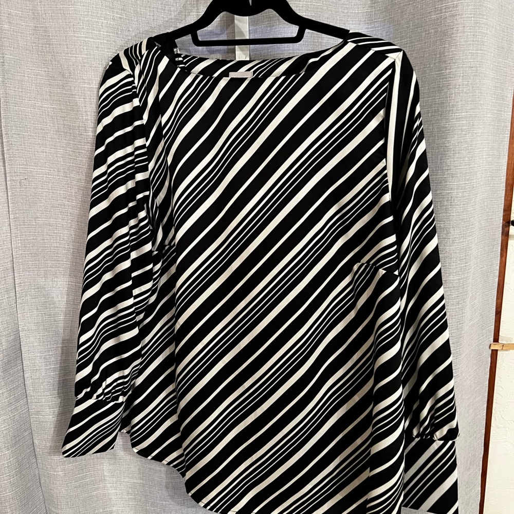 Chicos size 2 blouse